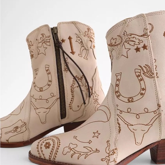 FP New Frontier Doodle Boot in Bone - Picture 8 of 8